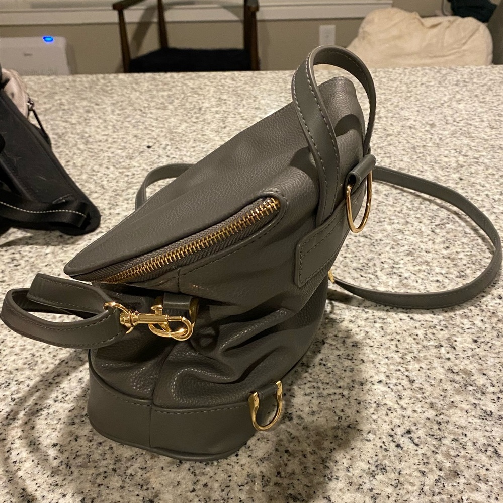 Adjustable & Convertable Shoulder Bag/Backpack